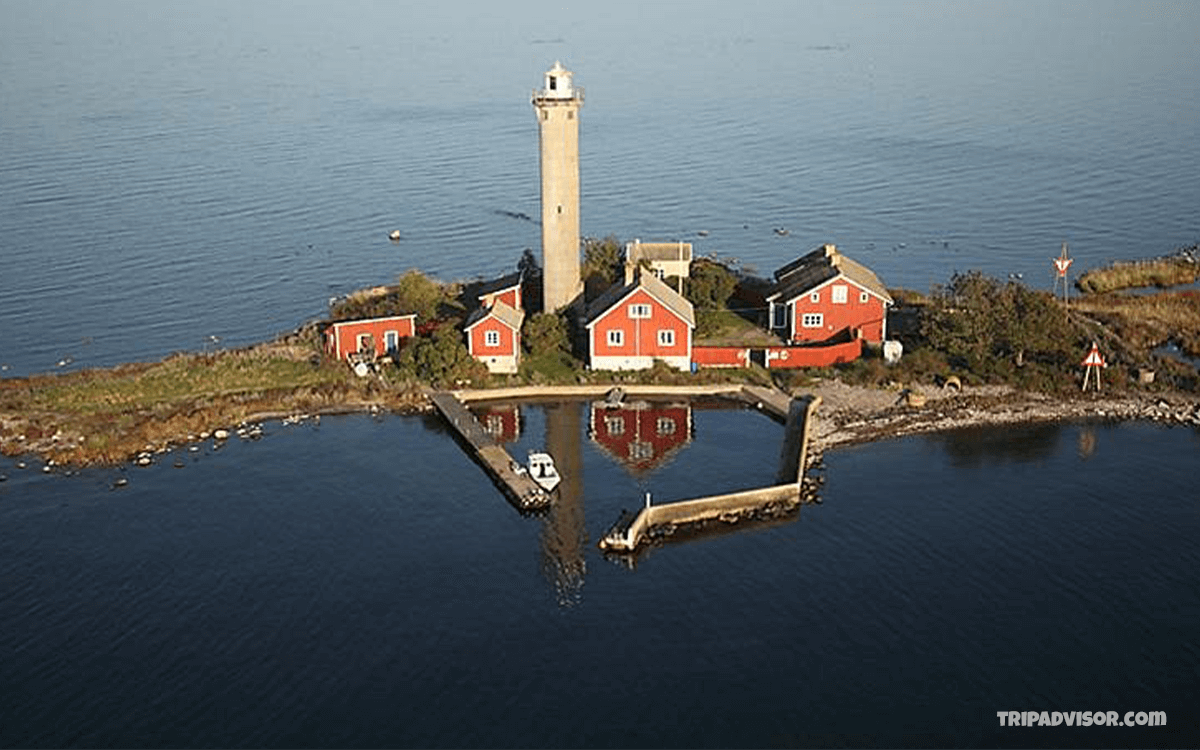Garpen Lighthouse Bergkvara, Sweden - 10 Amazing Lighthouses You Can Rent